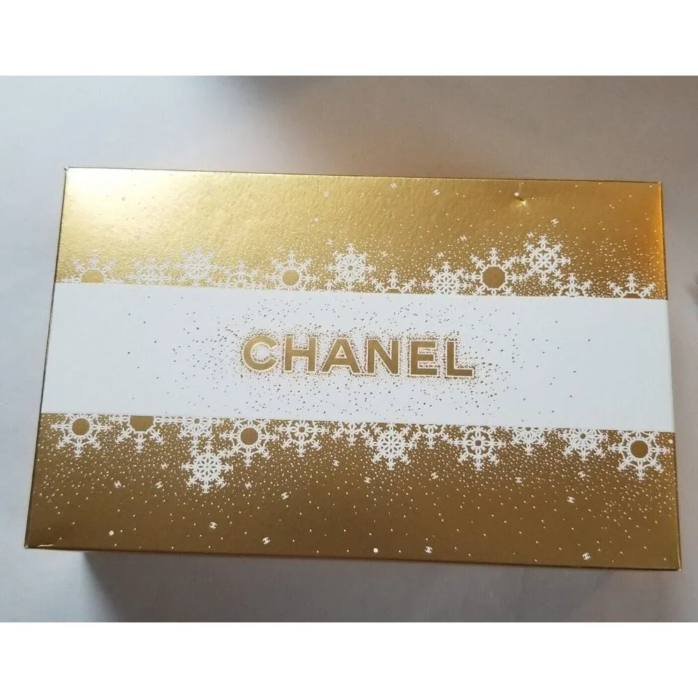 CHANEL Winter White Gold Makeup Bag Pouch 2024 Holiday Limited Edition NIB - Picture 7 of 10